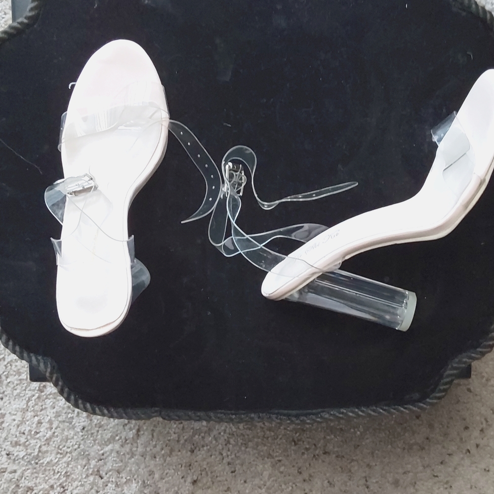 Heeled sandle
